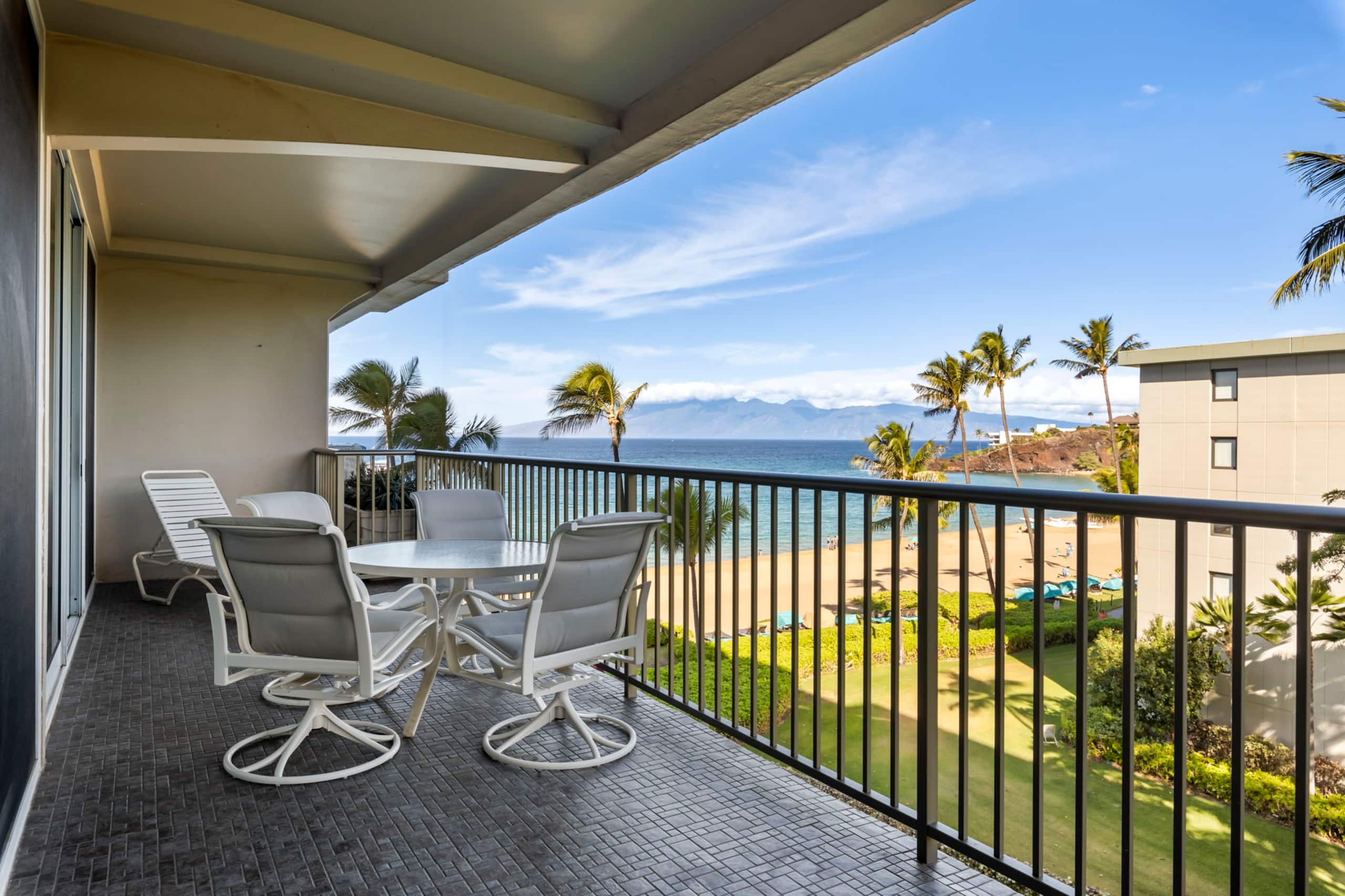 Condo in Lahaina · ★5.0 · 1 bedroom · 2 beds · 2 baths - Image 2