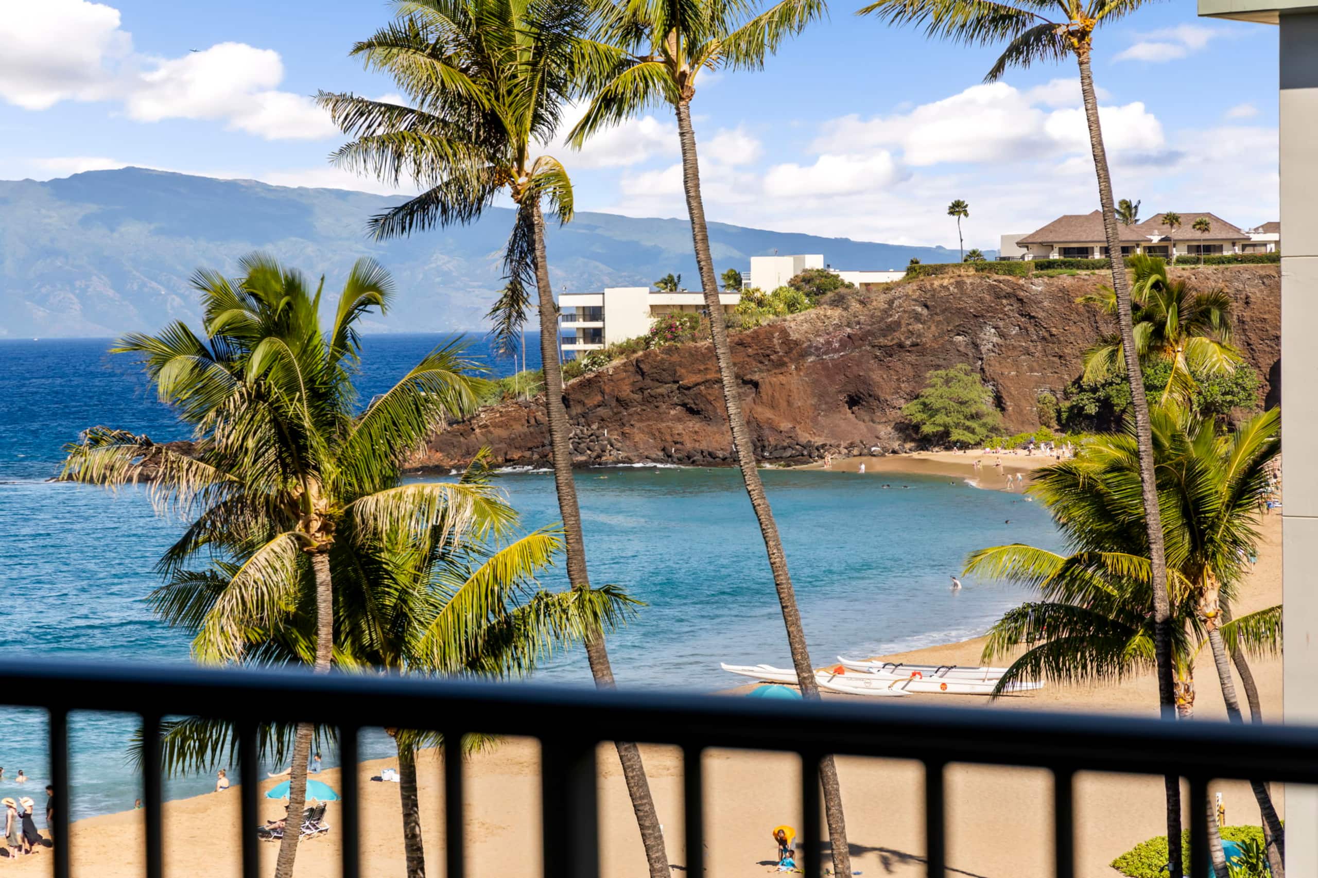 Condo in Lahaina · ★5.0 · 1 bedroom · 2 beds · 2 baths - Image 4