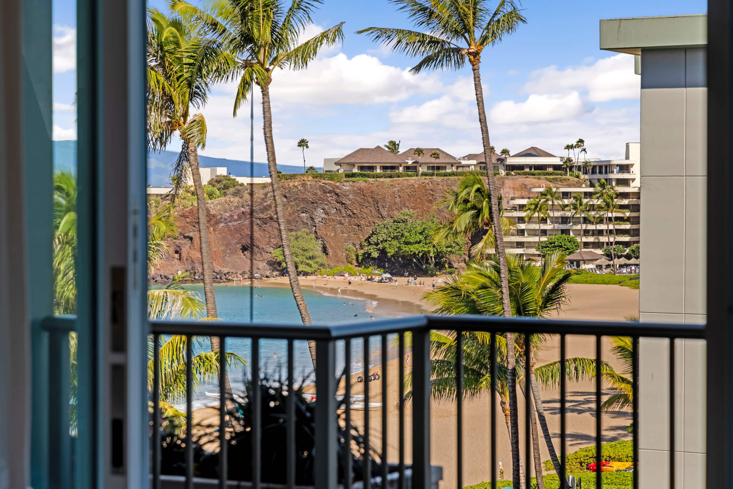 Condo in Lahaina · ★5.0 · 1 bedroom · 2 beds · 2 baths - Image 32