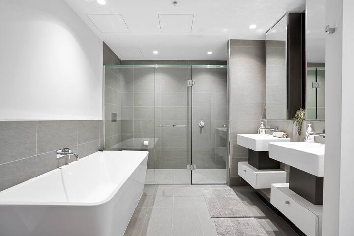 Level 59 High-rise SubPenthouse|3BR| 2 Carparks gallery image 3