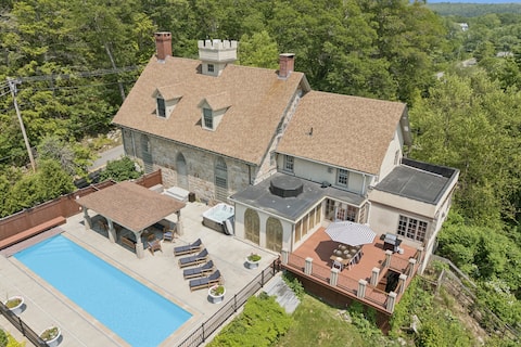 Stunning Castle - Heated Saltwater Pool & Hot Tub