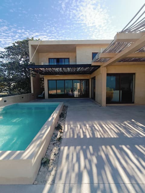 Oceanfront, pool, family