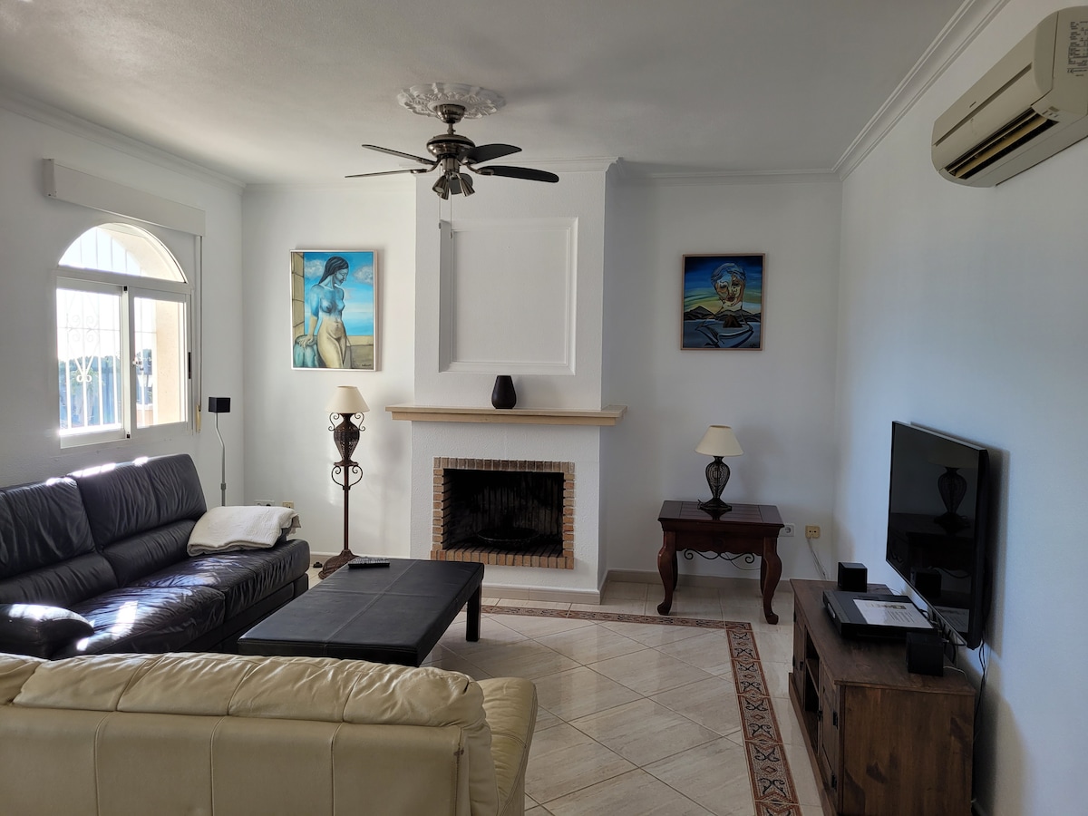 Airbnb performant: Family friendly villa with pool. à San Miguel De Salinas