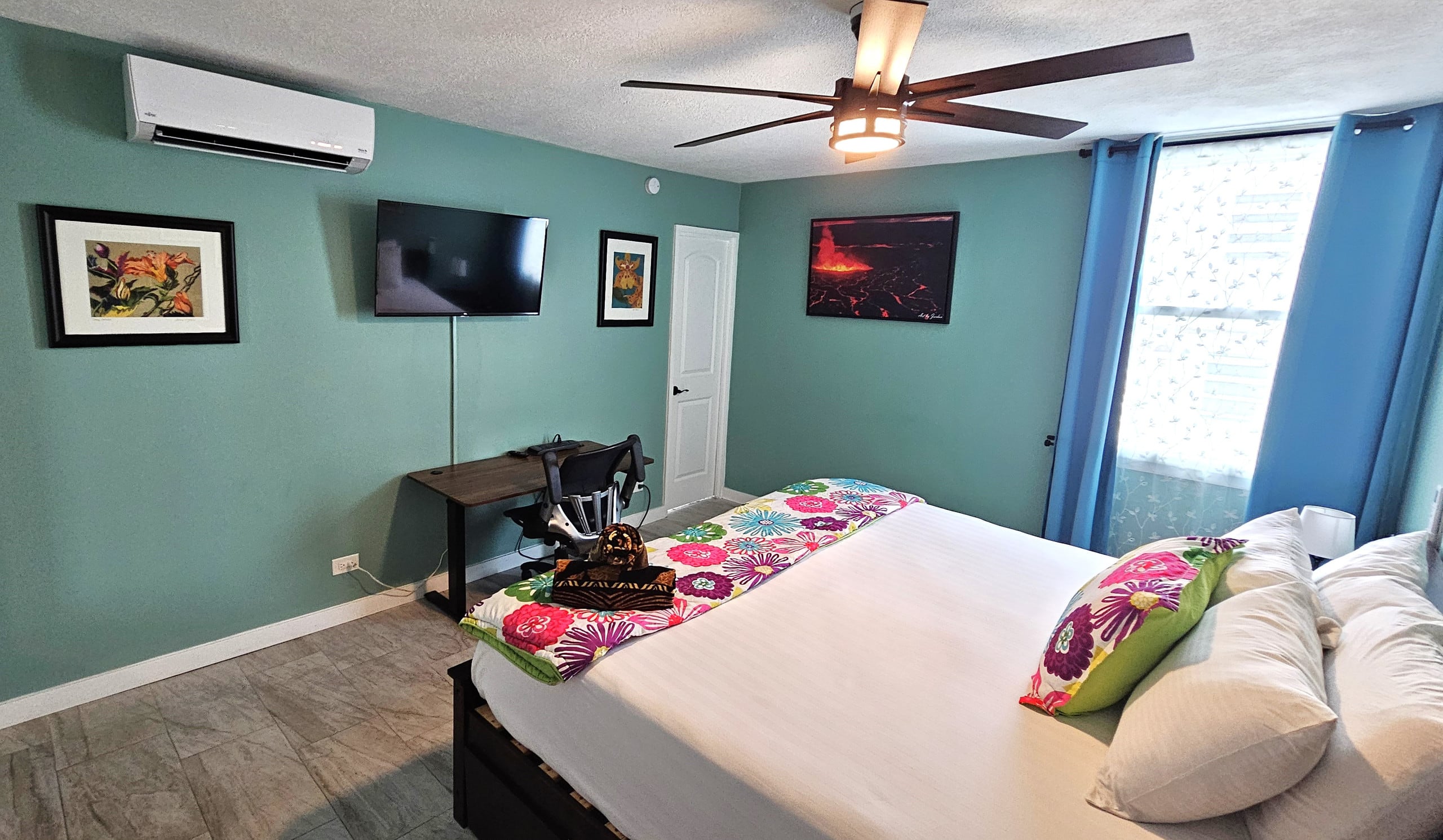 Sleep 6 Full Kitchen Free Parking 1 Block to Beach - Image 22