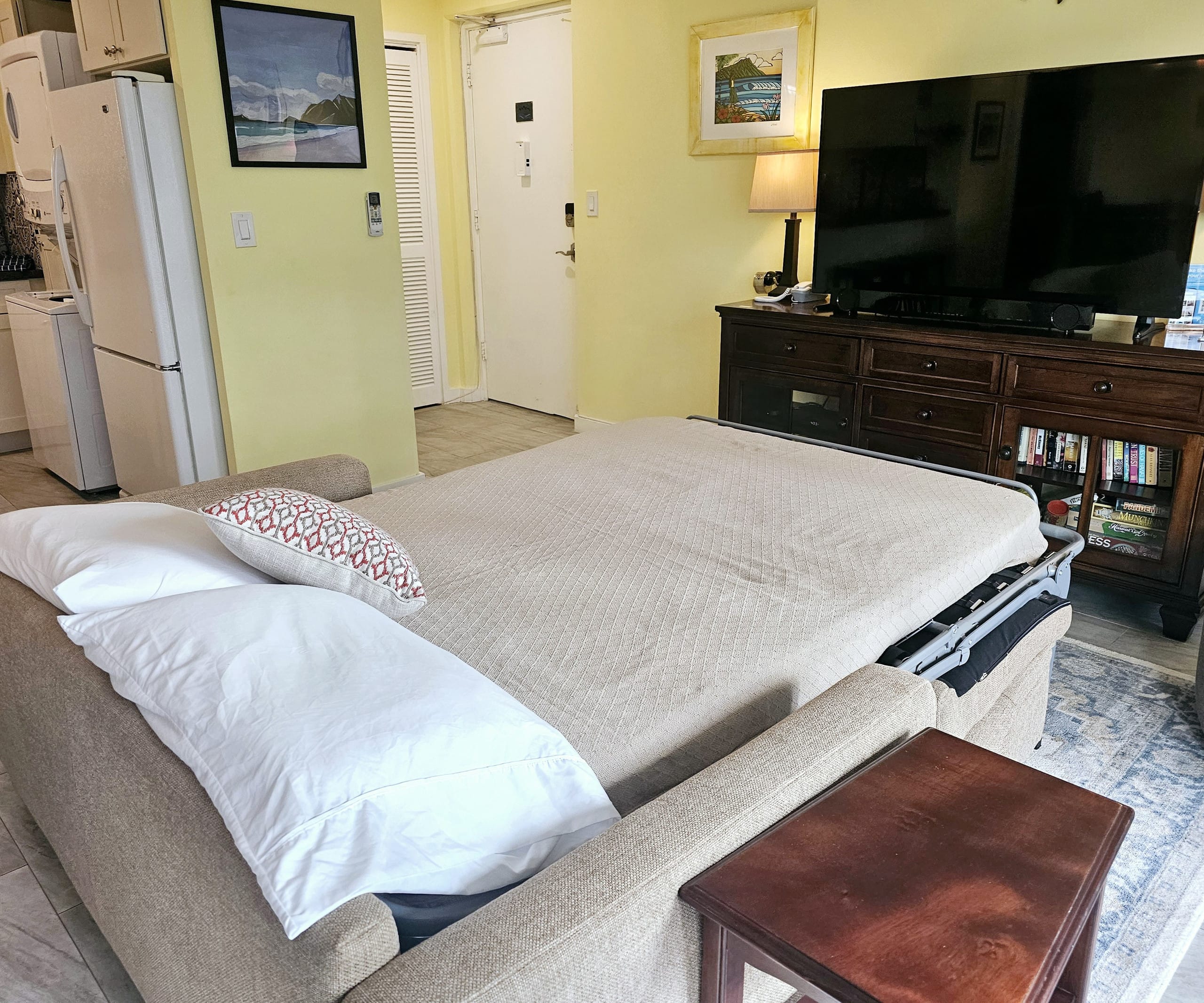 Sleep 6 Full Kitchen Free Parking 1 Block to Beach - Image 8