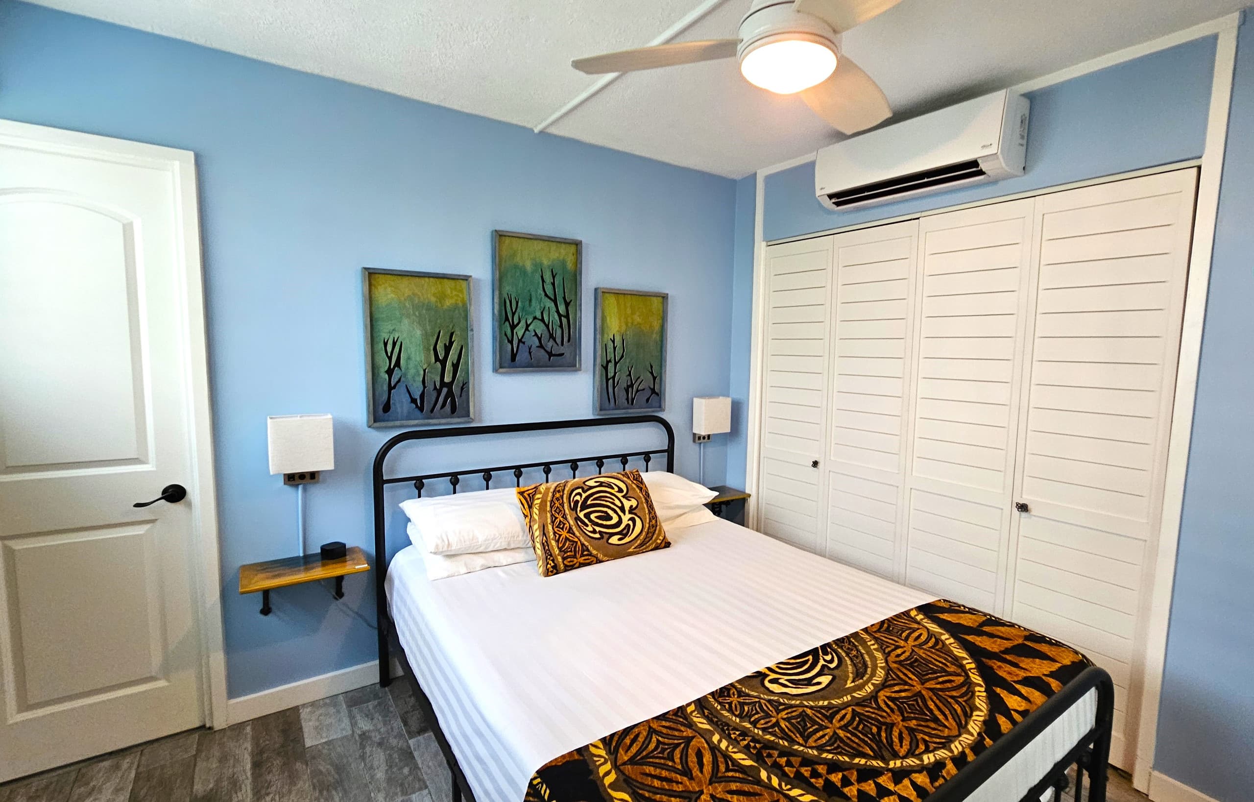 Sleep 6 Full Kitchen Free Parking 1 Block to Beach - Image 29