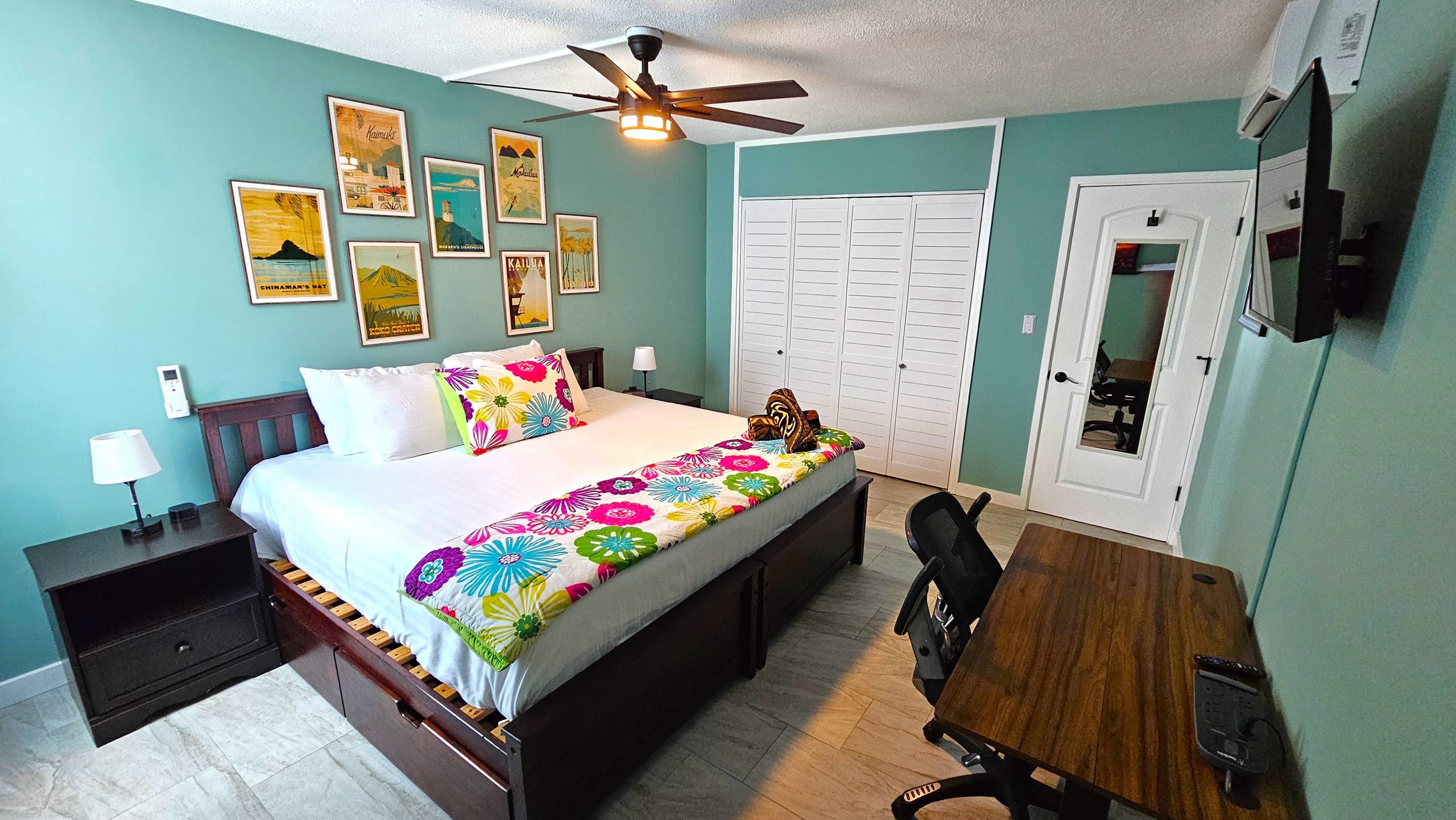 Sleep 6 Full Kitchen Free Parking 1 Block to Beach - Image 24
