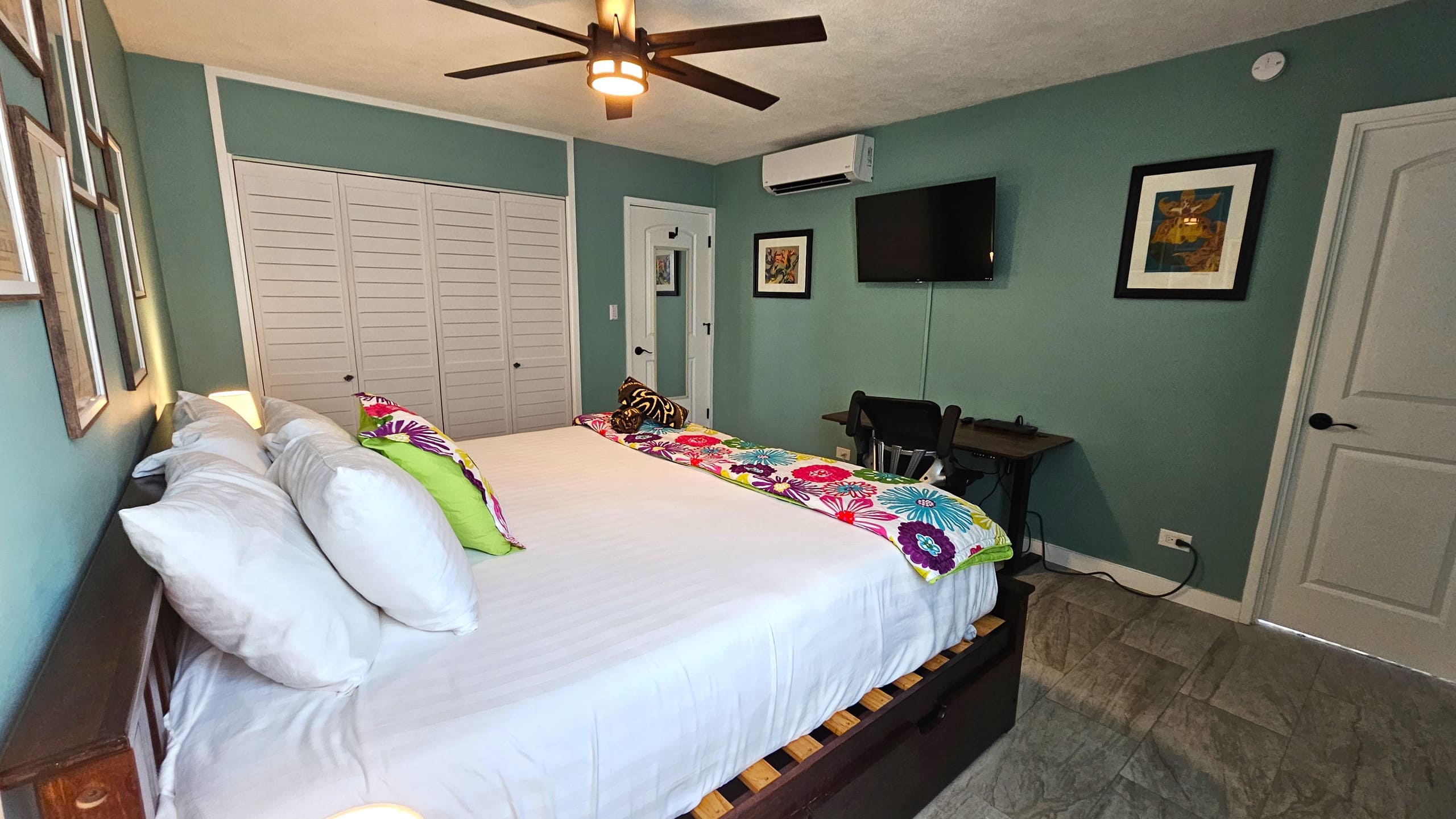 Sleep 6 Full Kitchen Free Parking 1 Block to Beach - Image 23