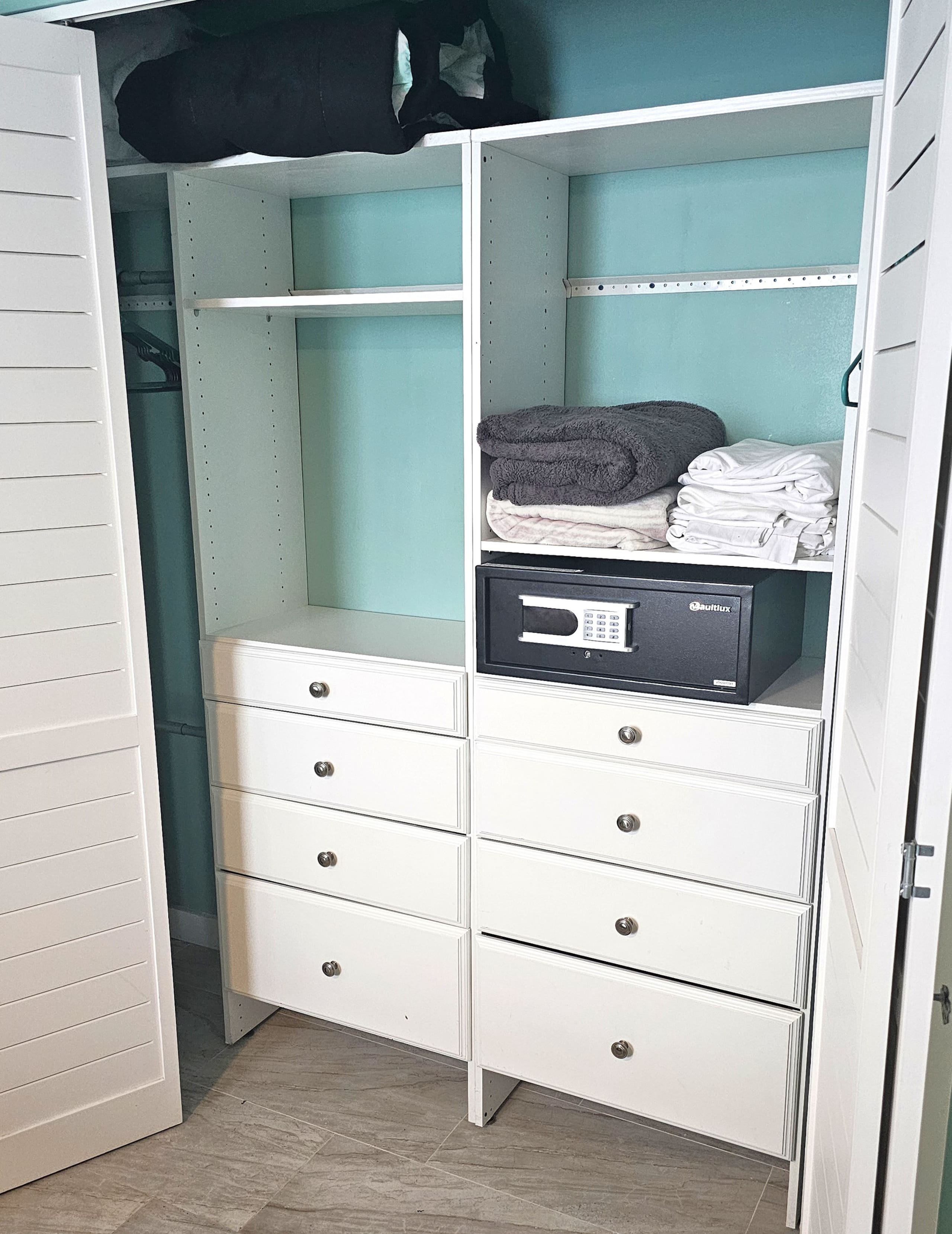Sleep 6 Full Kitchen Free Parking 1 Block to Beach - Image 25