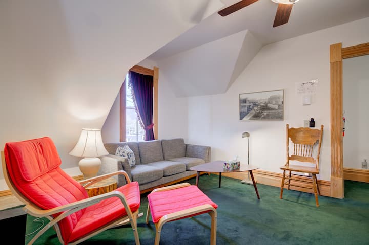 Airy & Spacious Top Floor Suite - Bozeman, MT
