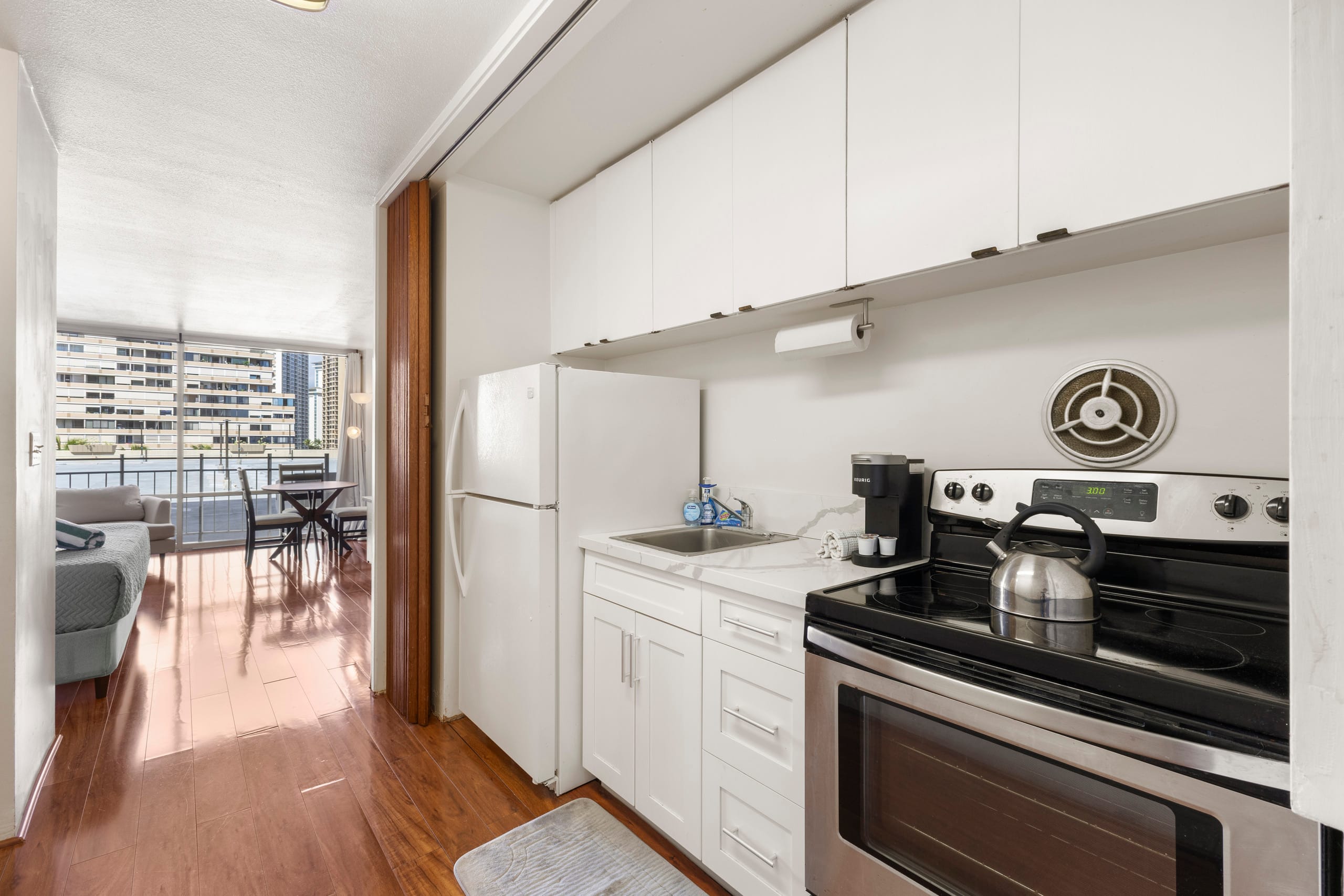 Condo in Honolulu · ★4.73 · Studio · 1 bath - Image 15