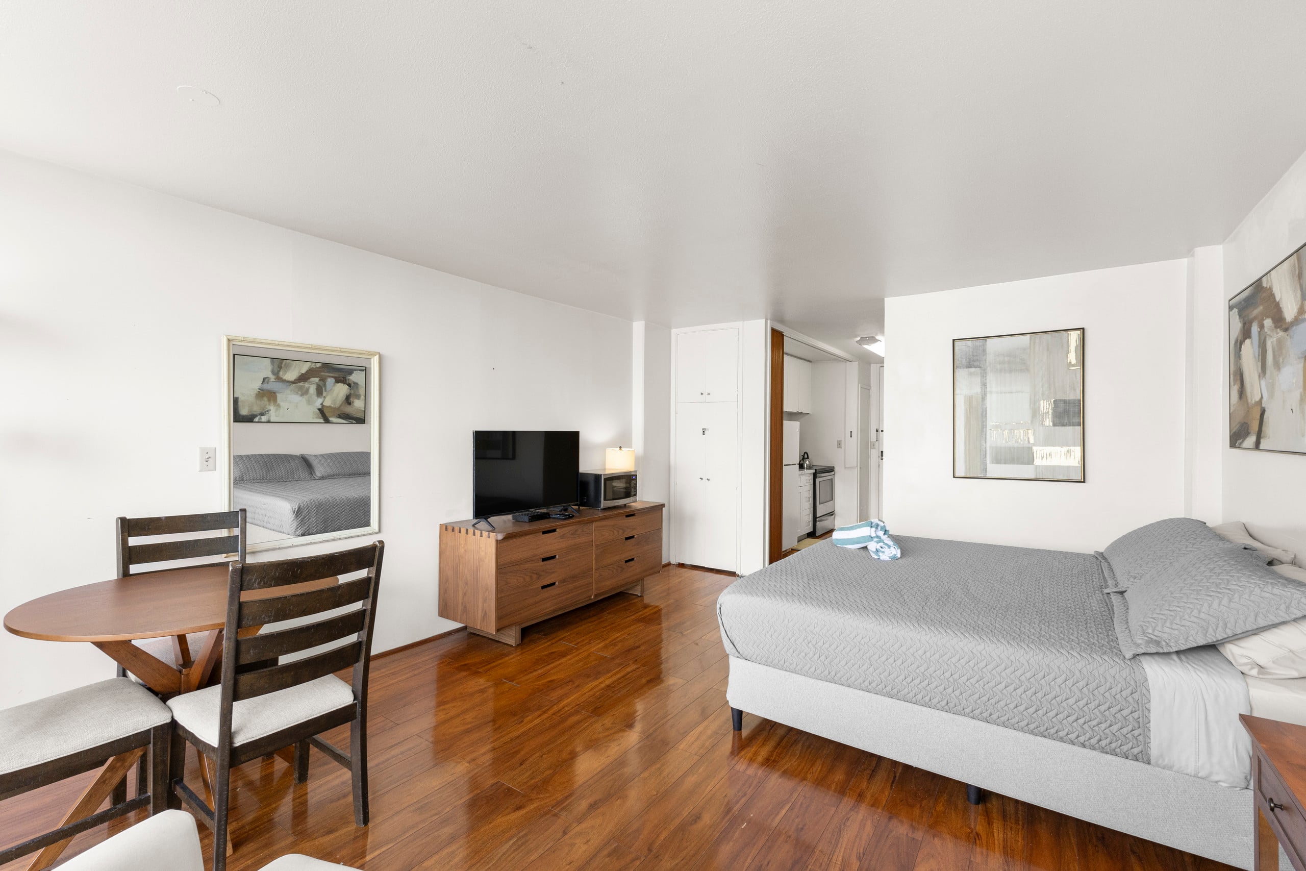 Condo in Honolulu · ★4.73 · Studio · 1 bath - Image 9