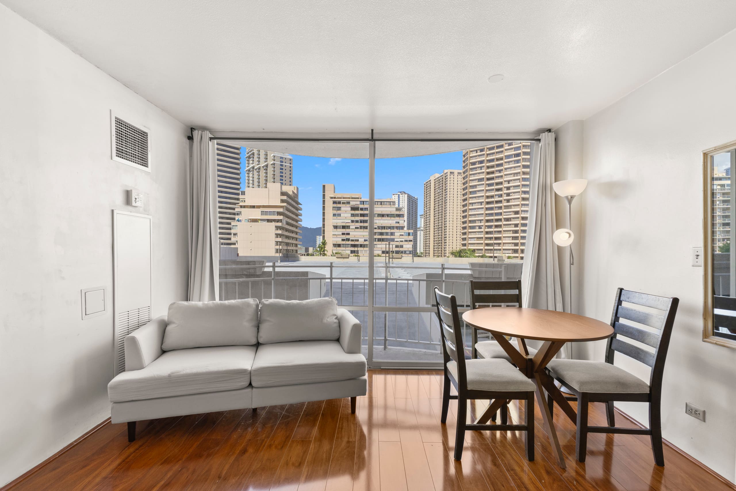 Condo in Honolulu · ★4.73 · Studio · 1 bath - Image 20