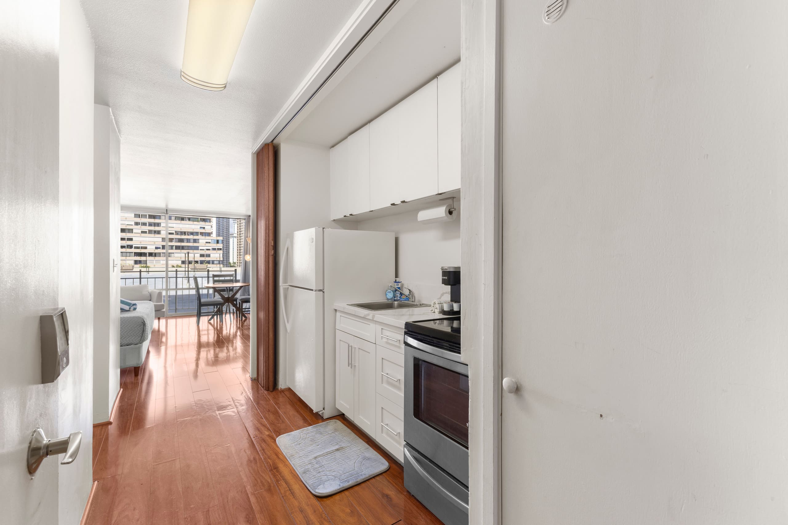 Condo in Honolulu · ★4.73 · Studio · 1 bath - Image 14