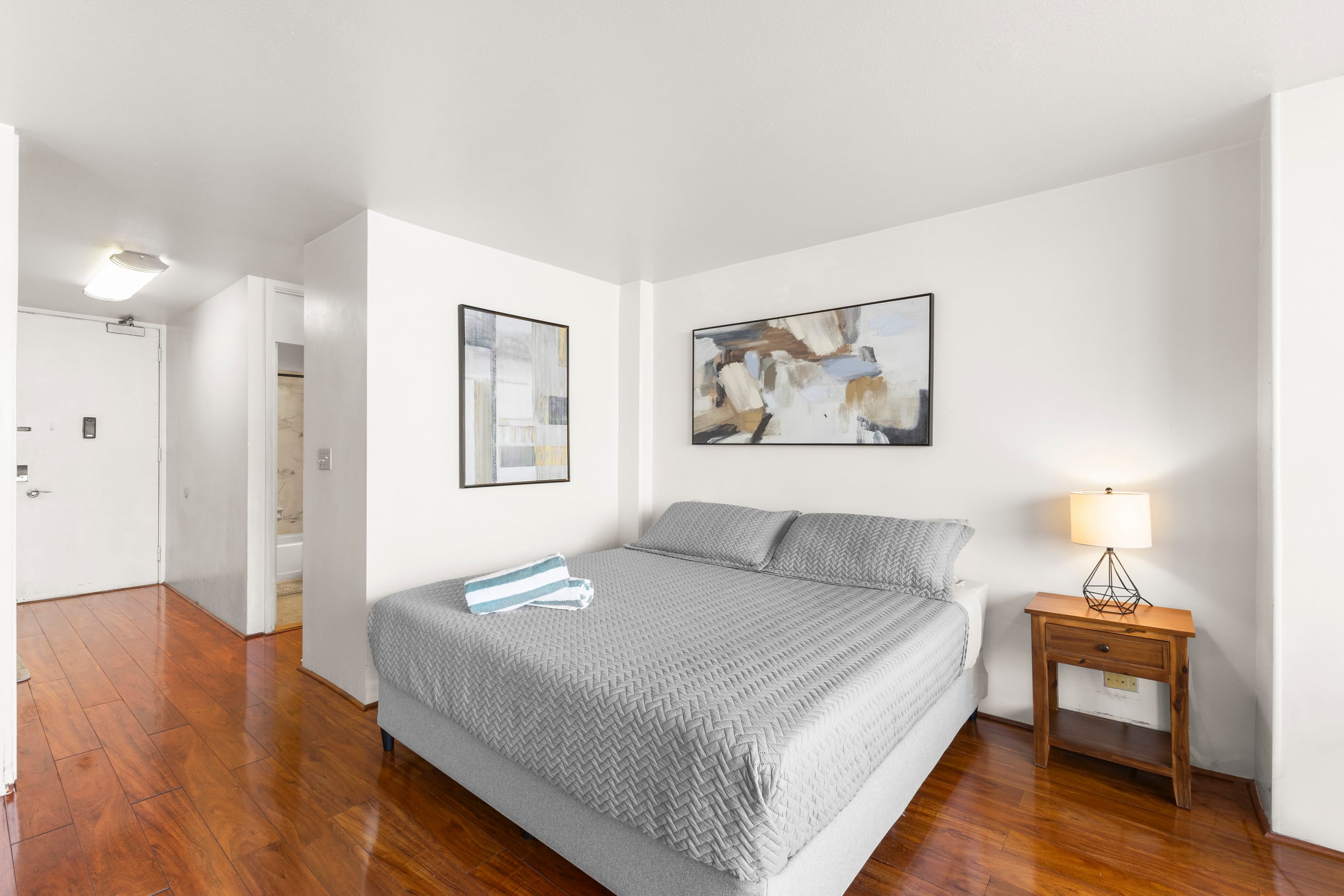 Condo in Honolulu · ★4.73 · Studio · 1 bath - Image 7
