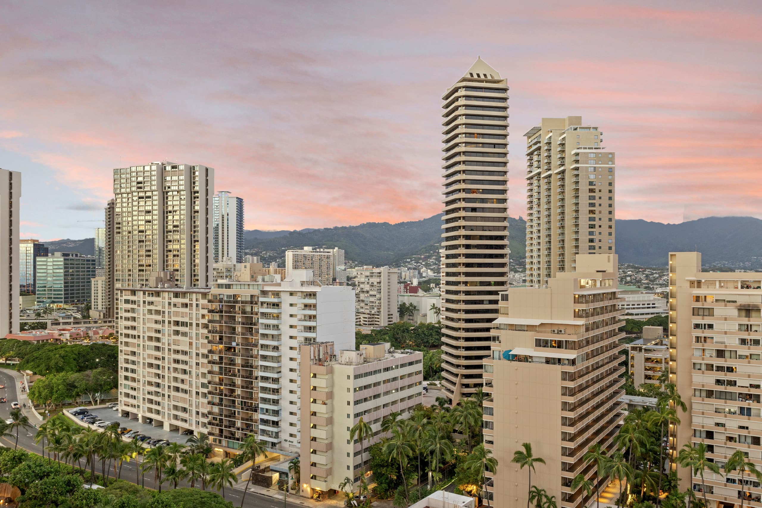 Condo in Honolulu · ★4.69 · Studio · 1 bath - Image 16