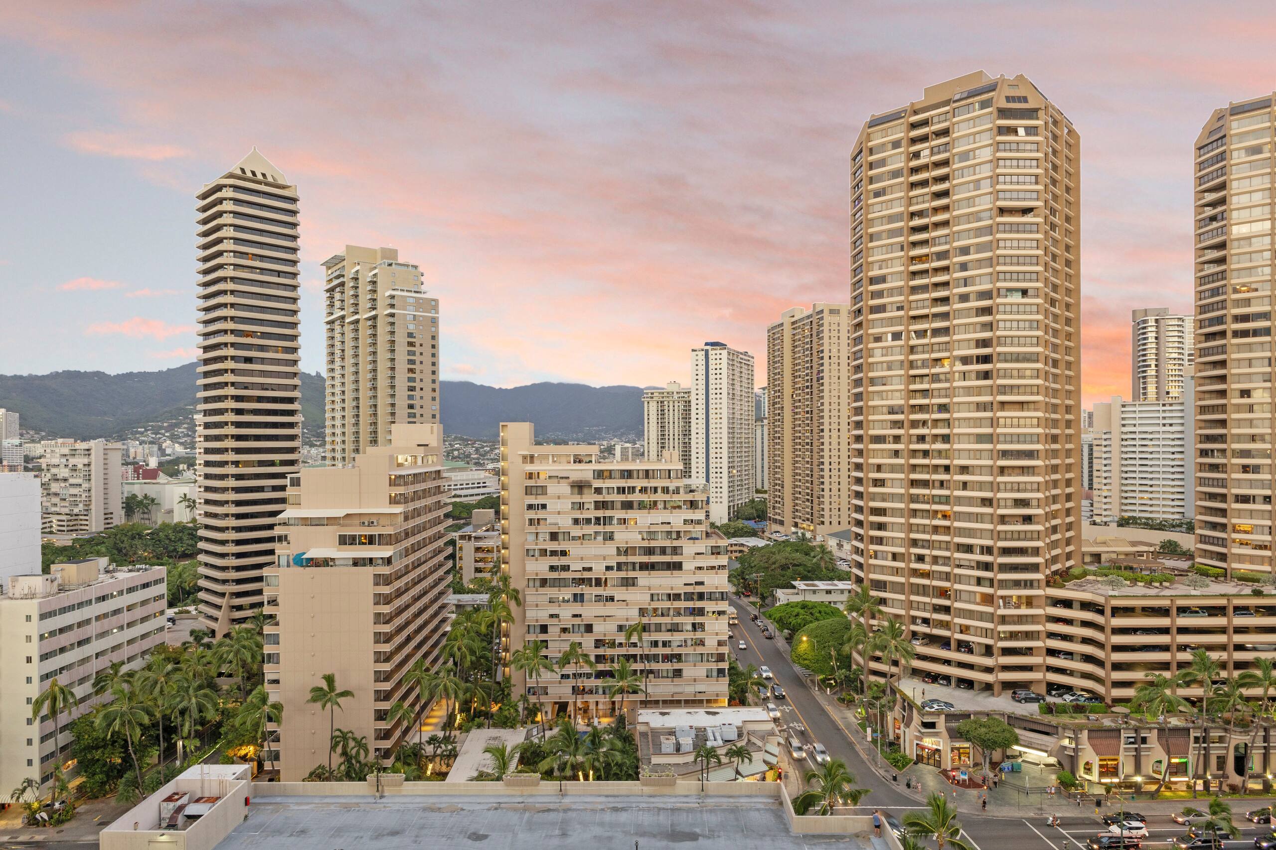 Condo in Honolulu · ★4.69 · Studio · 1 bath - Image 15