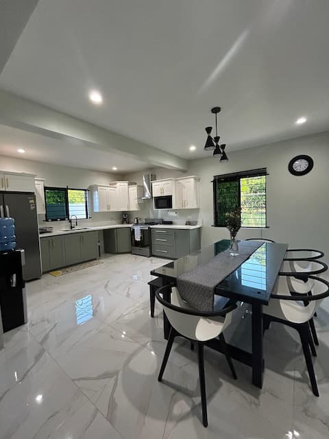 Cardinal Lookout Villa close to the beach