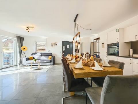 Sisi & Franz: up to 12|families|groups|companies