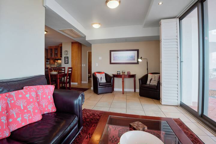 Three bedroom beachfront apartment gallery image 4