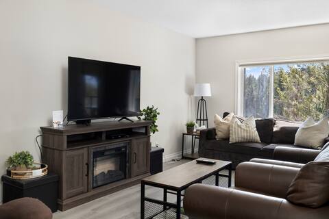"The 19th Hole" - Townhouse Backs Onto Golf Course
