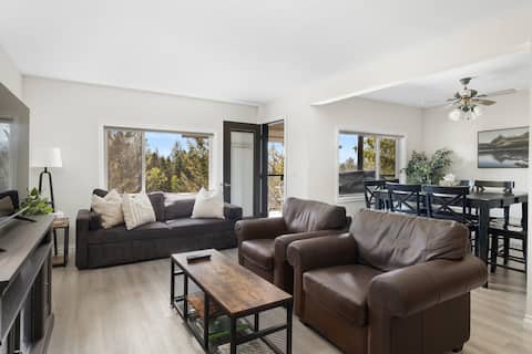 "The 19th Hole" - Townhouse Backs Onto Golf Course