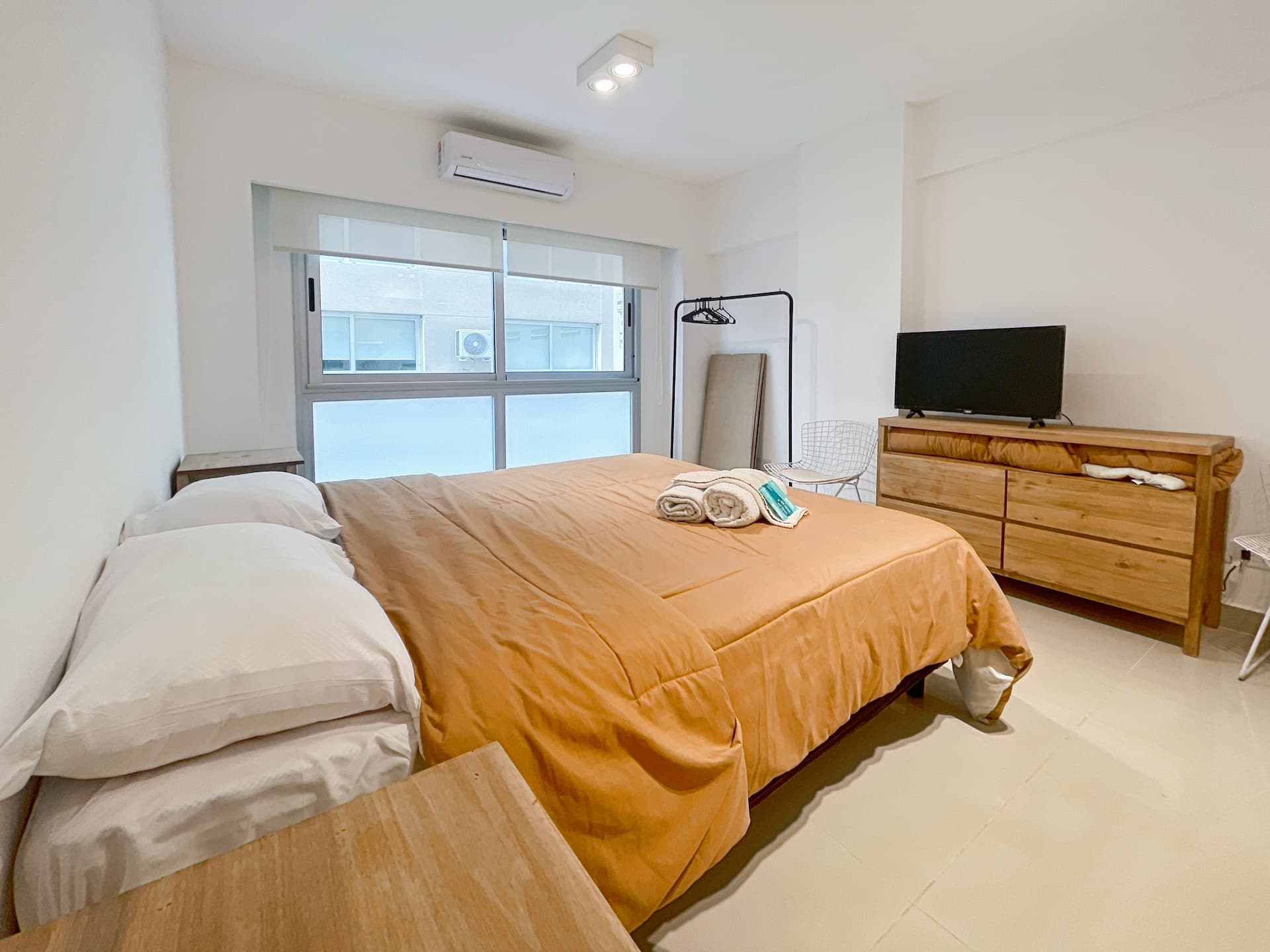 Double studio apartment in Monserrat
