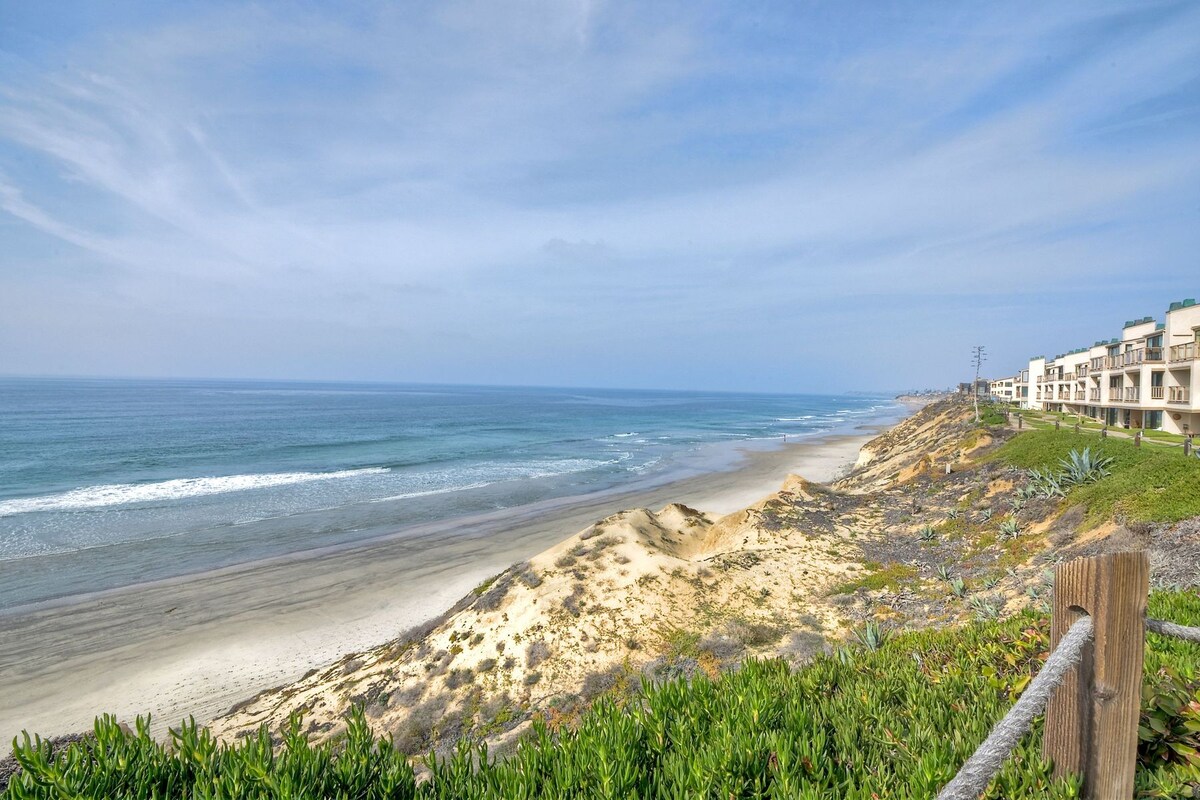 Desirable condo along the bluff in Solana Beach! - Apartments for Rent in  Solana Beach, California, United States - Airbnb