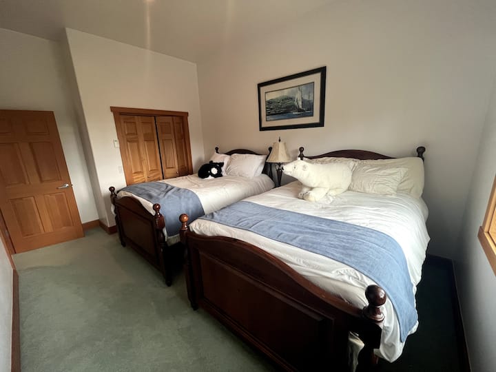 Დატკბით ოჯახებისთვის შესაფერისი, მყუდრო ორადგილიანი საწოლებით.