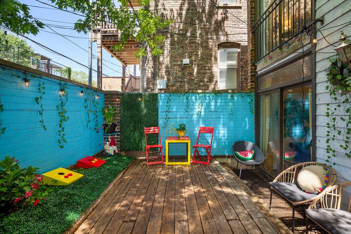 Marvelous & Cozy 3 Story Lincoln Park Apt | DePaul gallery image 2