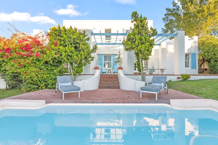 Faimes – Waterfront Villa gallery image 2