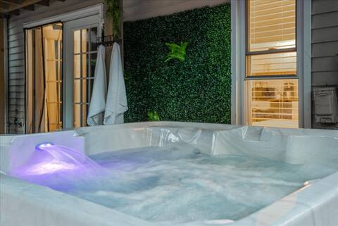New | Modern 4BR| HotTub & Spacious  | Close to DC