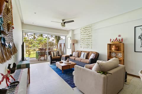 Successful Airbnb property: Beachfront condo direct access to beach AC WiFi in Mezcales