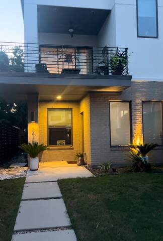 Luxury In The City! gallery image 2