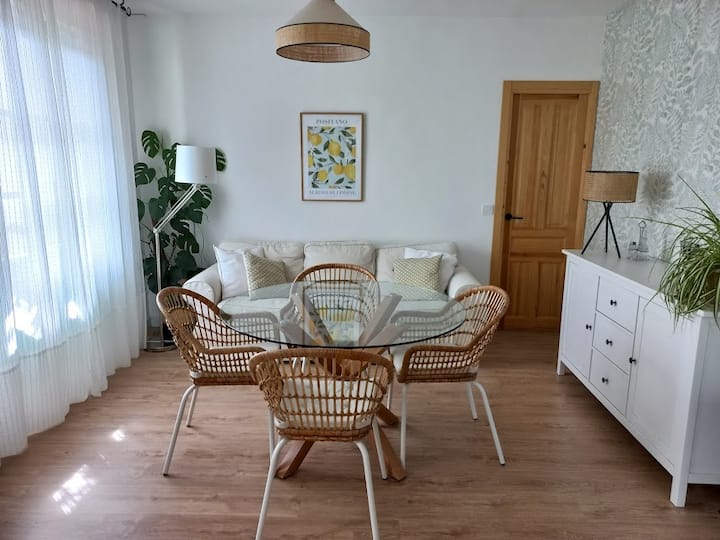 Casa De Pueblo Con Gran Jardín Cerca De Santillana - Cantabria
