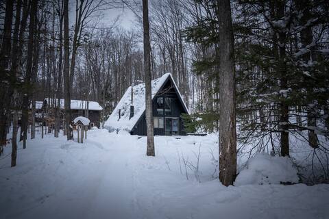 Luxury Modern A-Frame - Hot Tub - Fireplace