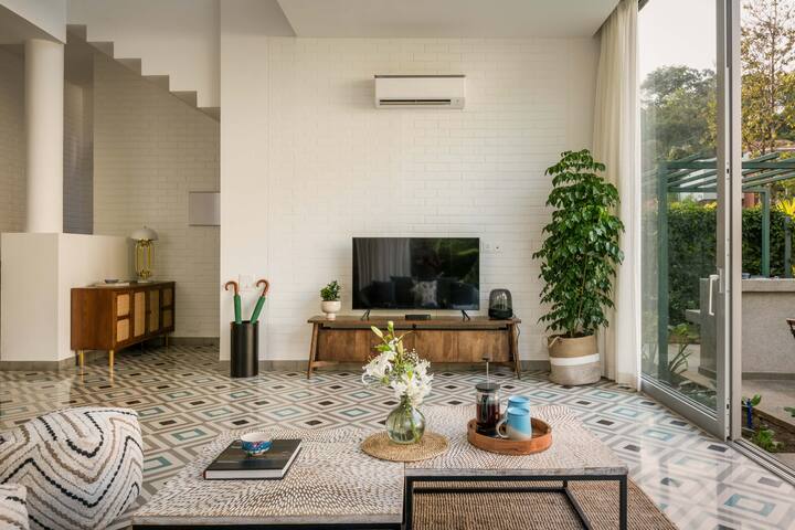 Living room image 3