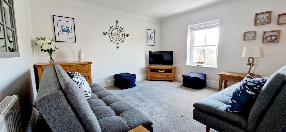 Popular Airbnb listing: Quayside Apartment 2 Bed - Stunning Harbour Views in Coffinswell