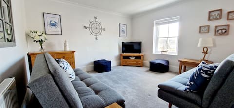 Popular Airbnb listing: Quayside Apartment 2 Bed - Stunning Harbour Views in Coffinswell