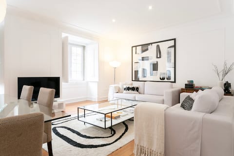 Top performing Airbnb: Chiado Luxury Apartment in Misericórdia