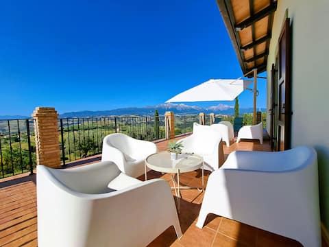 Popular Airbnb listing: Characteristic restored farmhouse with 360° views in Teramo