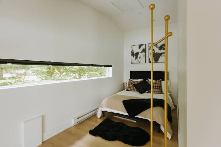 Main Level - Bedroom