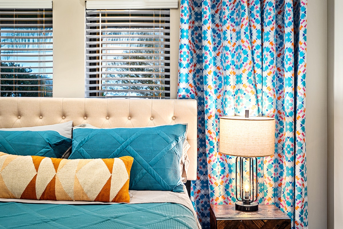 The Boho Room gets the first morning light, perfect for those who enjoy the natural morning sun. Not to worry, the room is equipped with blackout curtains for those who want to sleep in. 