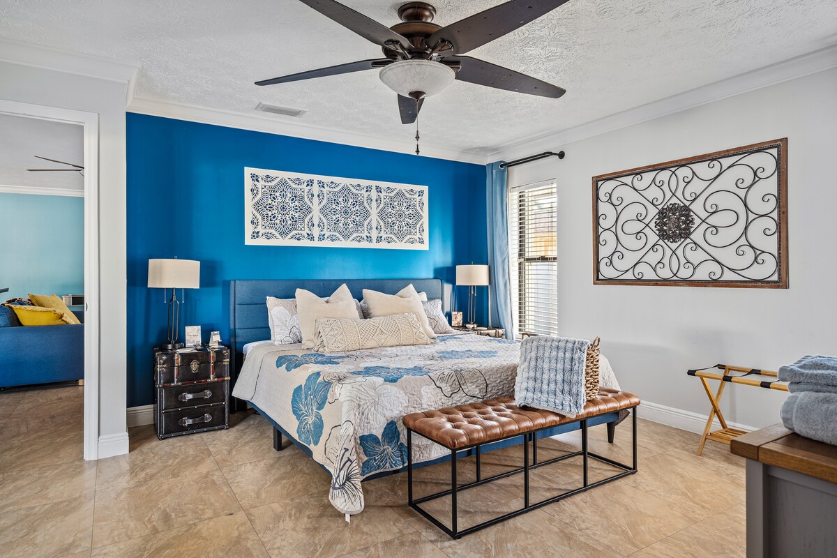 Escape to comfort in our spacious Tesoro Suite, complete with a plush memory foam king mattress, stylishly designed for your ultimate relaxation. It also has a 70" Smart TV so no need to leave the bed when watching your favorite streaming show. 