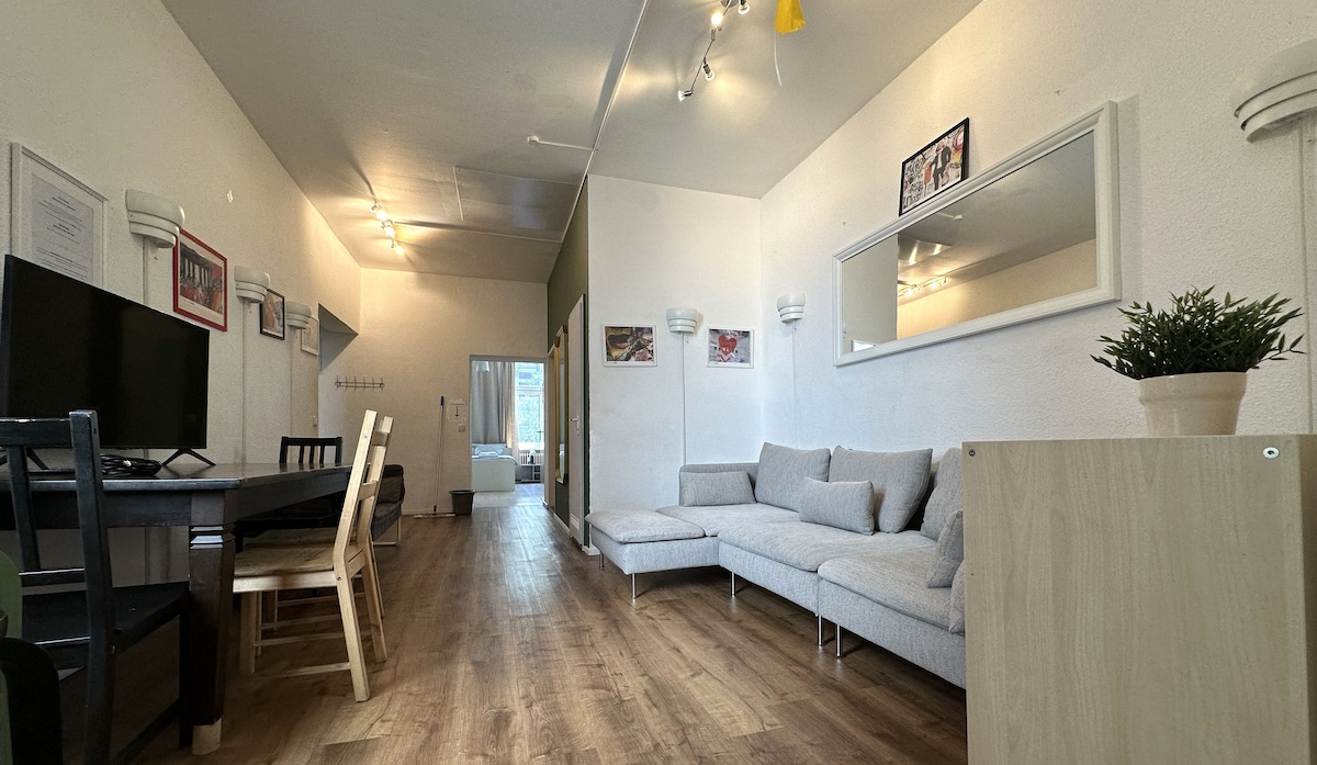 Top Airbnb: Group Apartment, central located in Tiergarten