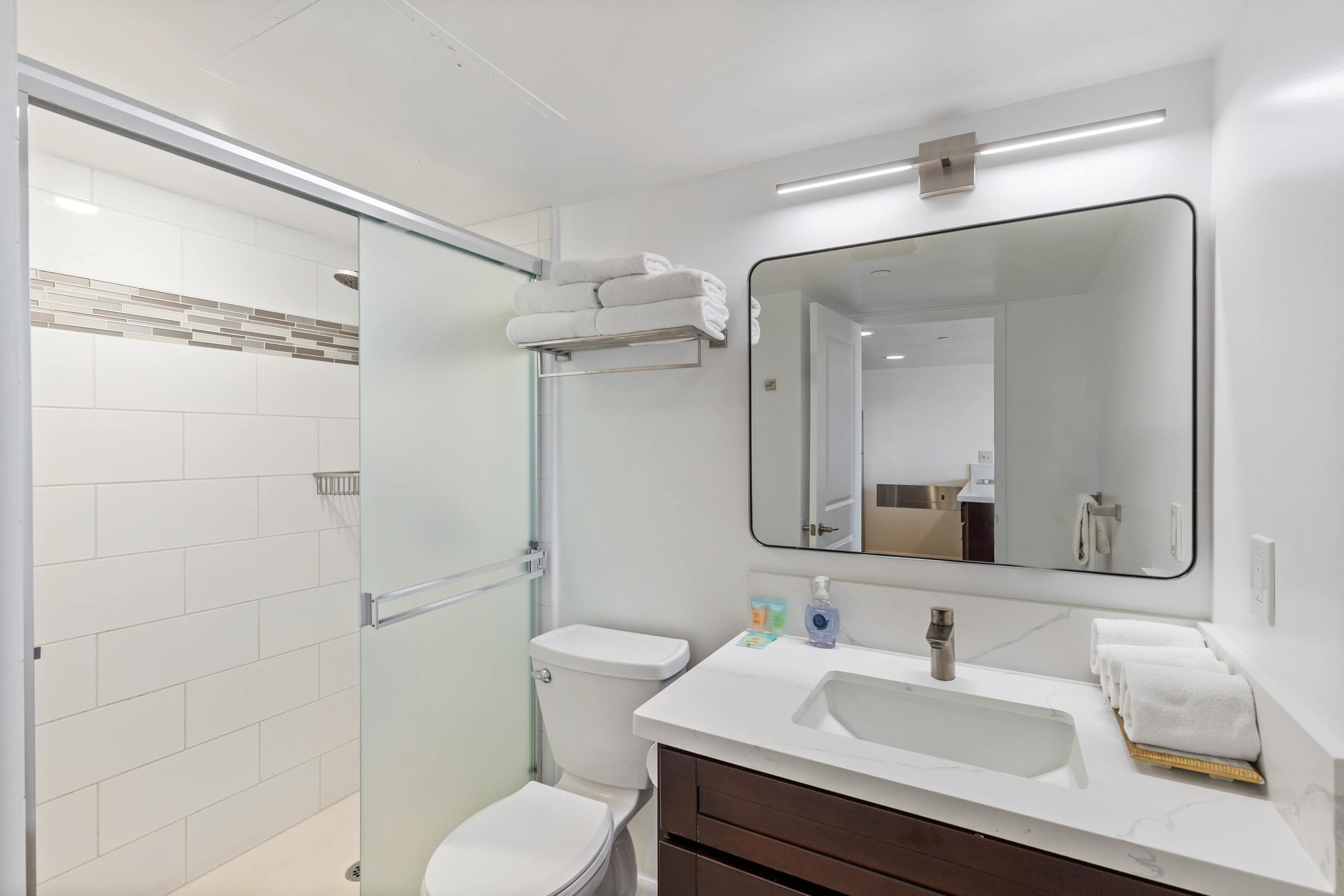 Hotel in Honolulu · ★4.8 · 1 bedroom · 3 beds · 1 private bath - Image 12