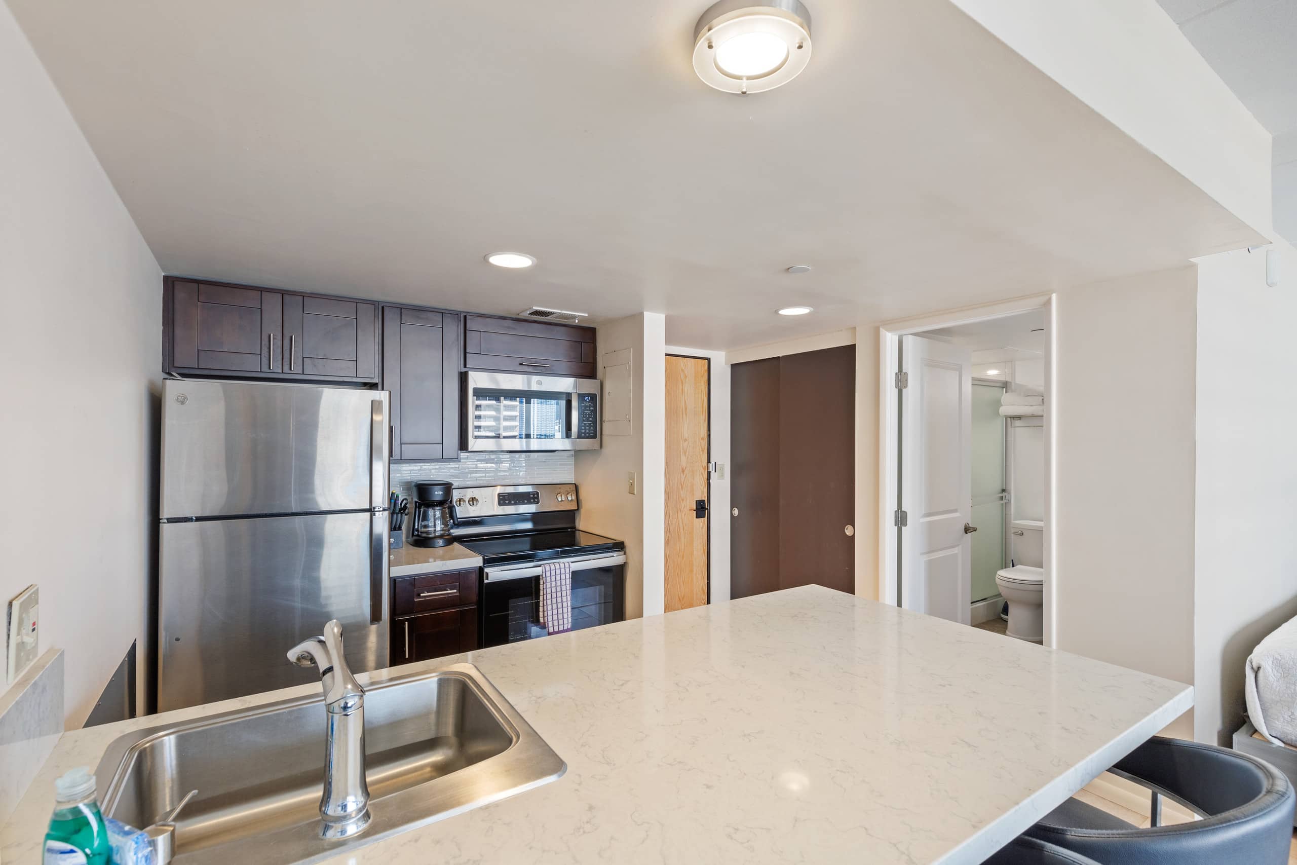 Hotel in Honolulu · ★4.8 · 1 bedroom · 3 beds · 1 private bath - Image 21