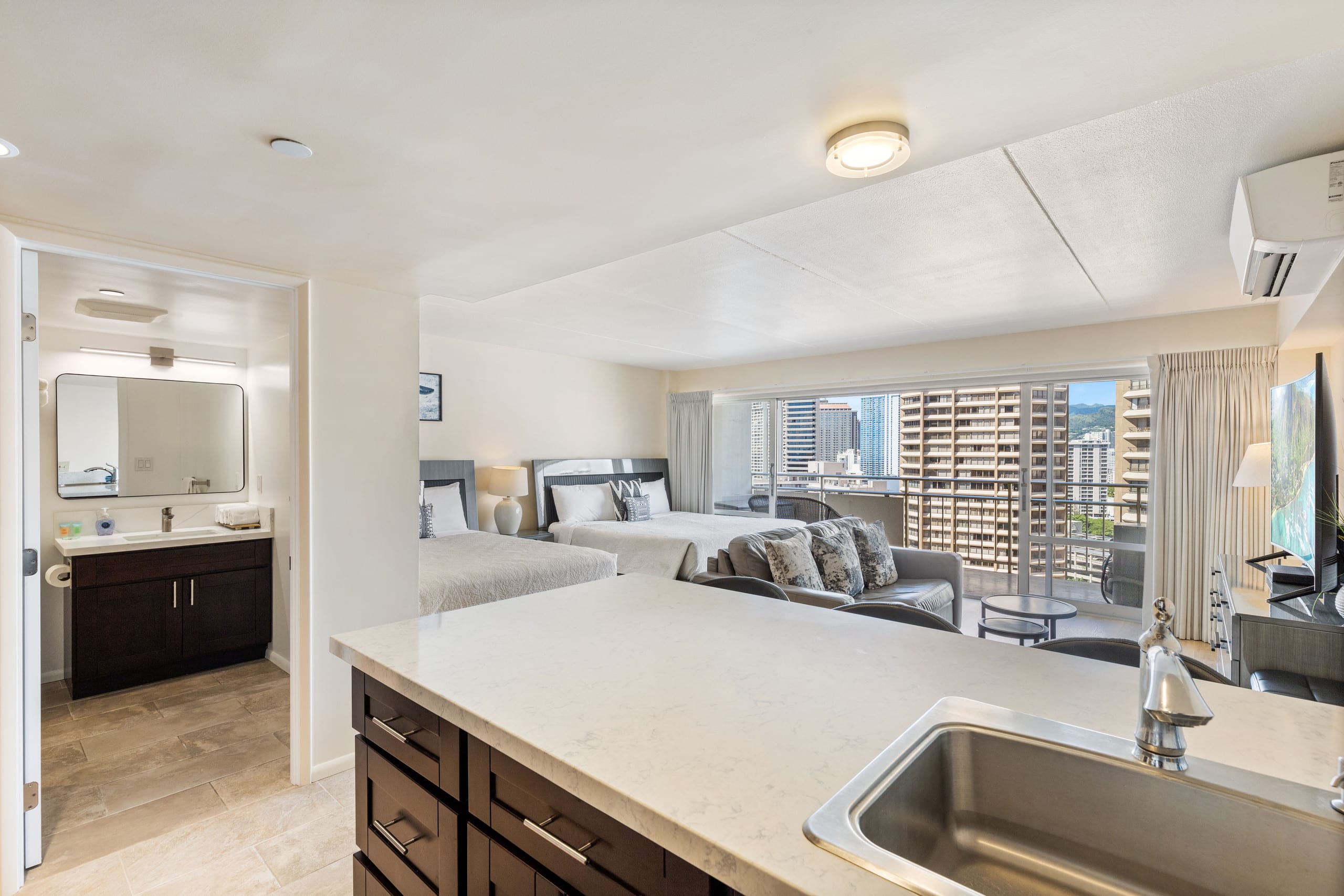 Hotel in Honolulu · ★4.8 · 1 bedroom · 3 beds · 1 private bath - Image 22