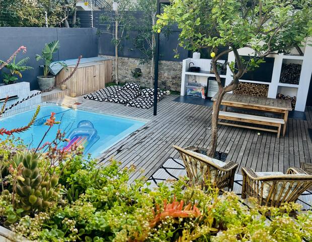 Oasis off trendy Kloof Street gallery image 5