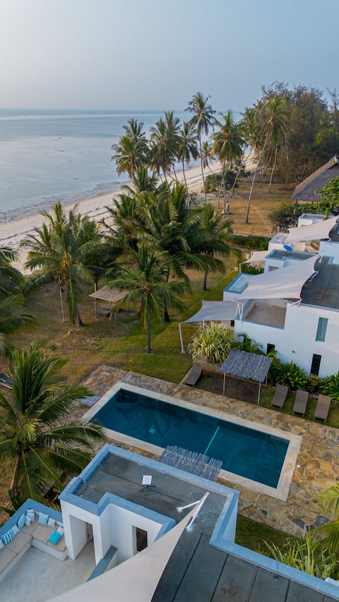 Luxury Ahadi-Beachfront-Villa m.Pool & Beach Access